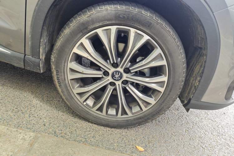 Used BYD Song Pro New Energy 2022 DM-i 110km Flagship Pro Model Right Front Wheel Hub