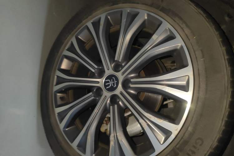Used BYD Song Pro New Energy 2022 DM-i 110km Flagship Pro Model Right Front Wheel Hub