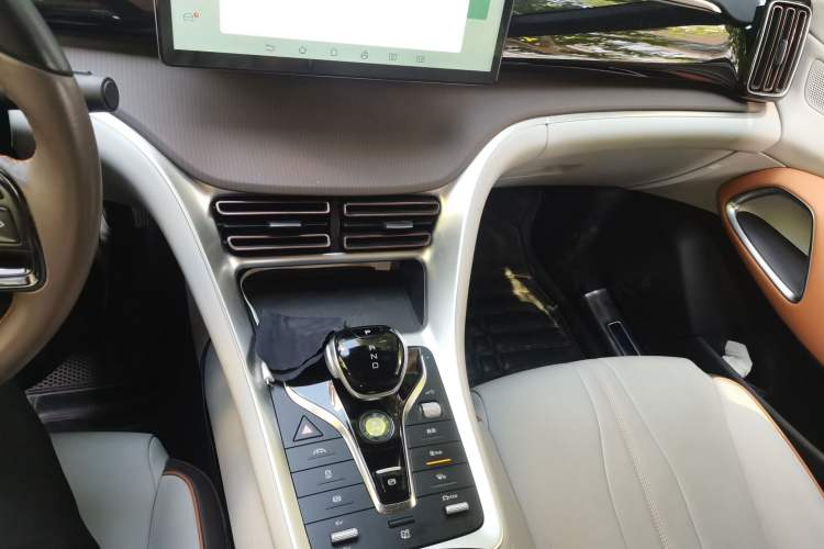Used BYD Song Pro New Energy 2022 DM-i 51km Prestige Model Audio And AC Panel