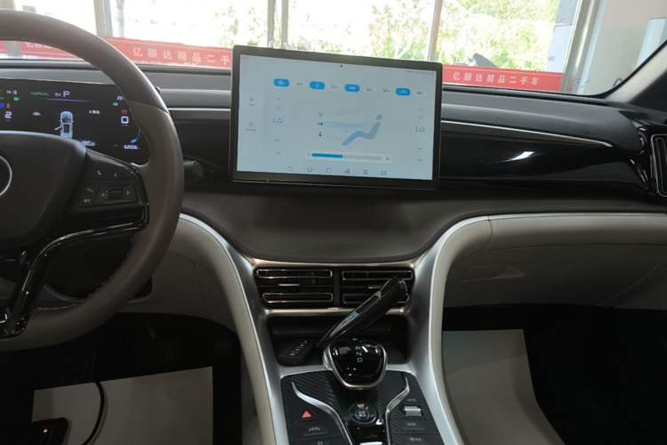 Used BYD Song Pro New Energy 2022 DM-i 51km Prestige Model Audio And AC Panel