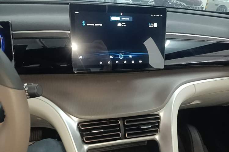 Used BYD Song Pro New Energy 2022 DM-i 51km Luxury Model Audio And AC Panel
