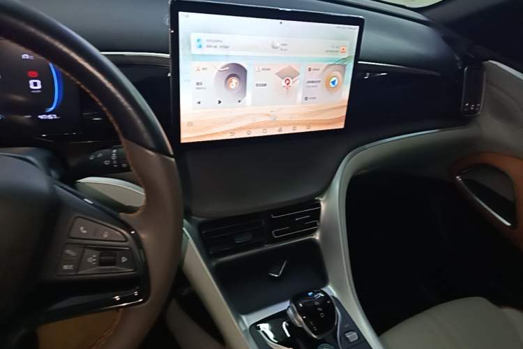 Used BYD Song Pro New Energy 2022 DM-i 51km Prestige Model Audio And AC Panel