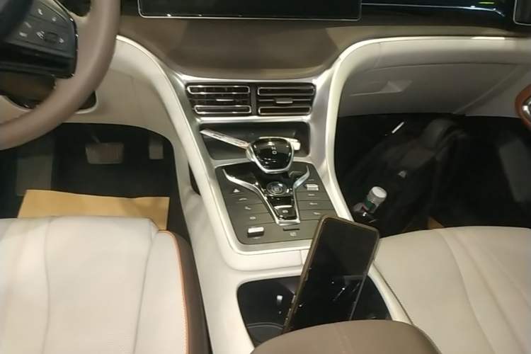 Used BYD Song Pro New Energy 2022 DM-i 110km Flagship Pro Model Gear Lever