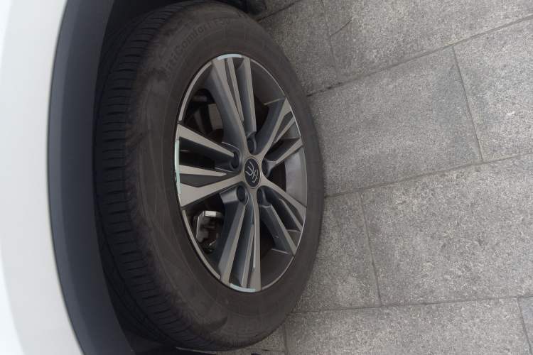 Used BYD Song Pro New Energy 2022 DM-i 51km Prestige Model Left Front Wheel Hub