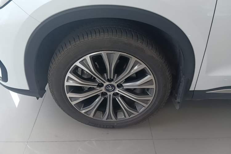 Used BYD Song Pro New Energy 2022 DM-i 110km Flagship Pro Model Left Front Wheel Hub