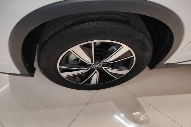 Used BYD Song Pro New Energy 2022 DM-i 51km Prestige Model Left Front Wheel Hub