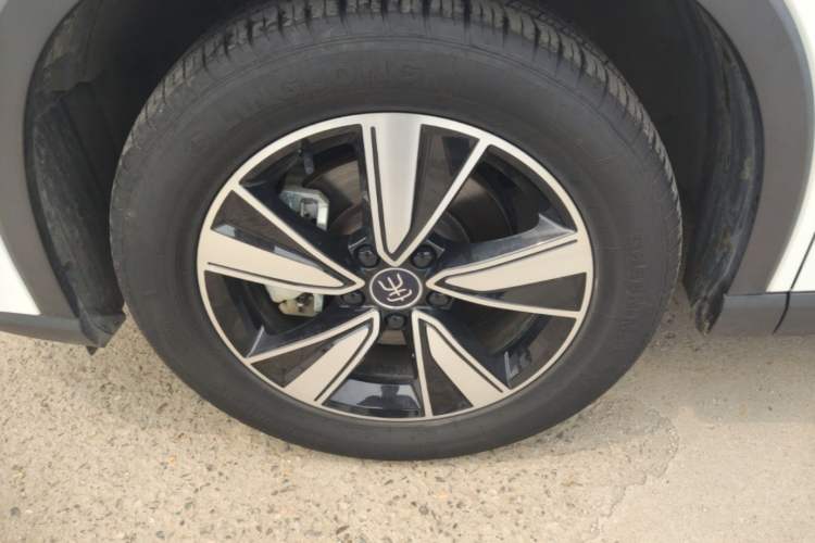 Used BYD Song Pro New Energy 2022 DM-i 51km Prestige Model Left Front Wheel Hub