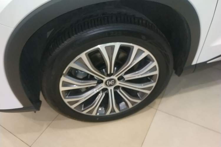 Used BYD Song Pro New Energy 2022 DM-i 110km Flagship Pro Model Left Front Wheel Hub