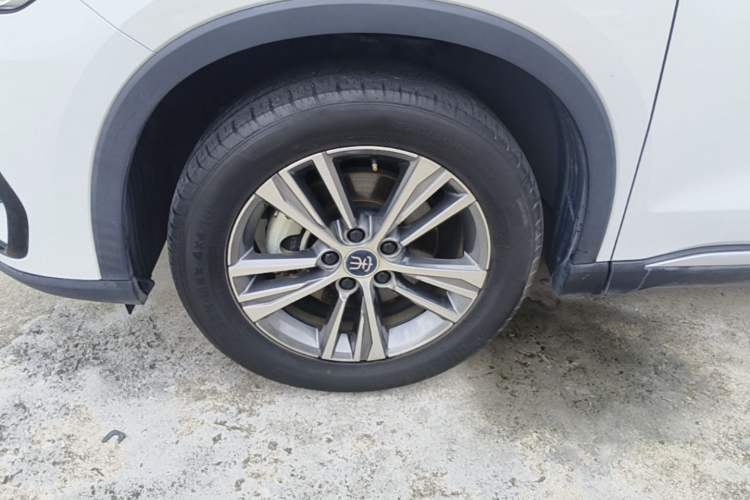 Used BYD Song Pro New Energy 2022 DM-i 51km Luxury Model Left Front Wheel Hub