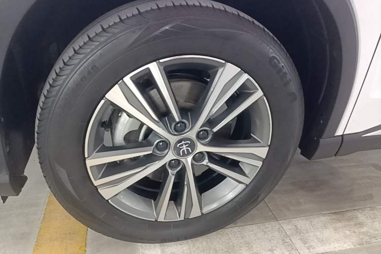 Used BYD Song Pro New Energy 2022 DM-i 51km Luxury Model Left Front Wheel Hub
