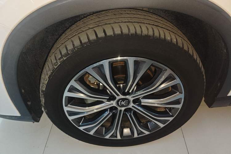 Used BYD Song Pro New Energy 2022 DM-i 110km Flagship Pro Model Left Front Wheel Hub