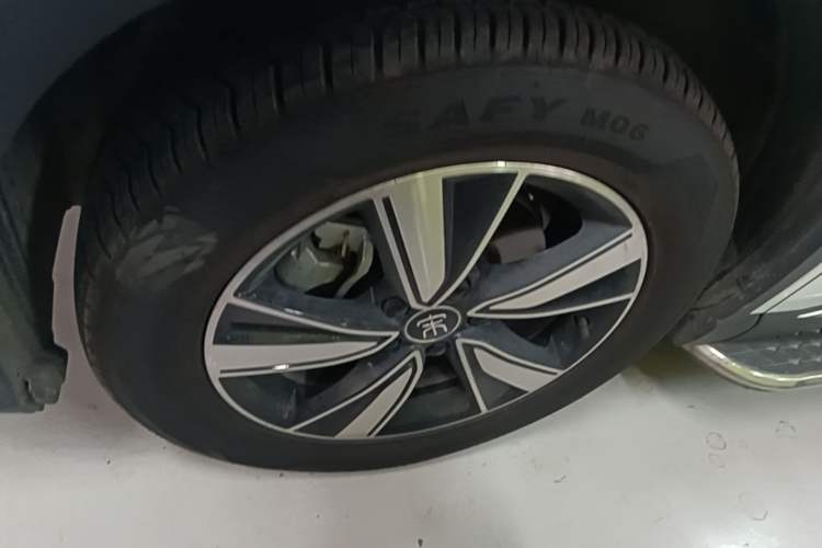 Used BYD Song Pro New Energy 2022 DM-i 51km Prestige Model Left Front Wheel Hub