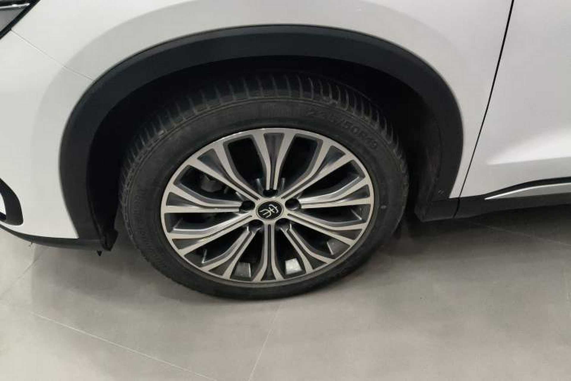 Used BYD Song Pro New Energy 2022 DM-i 110km Flagship Pro Model Left Front Wheel Hub