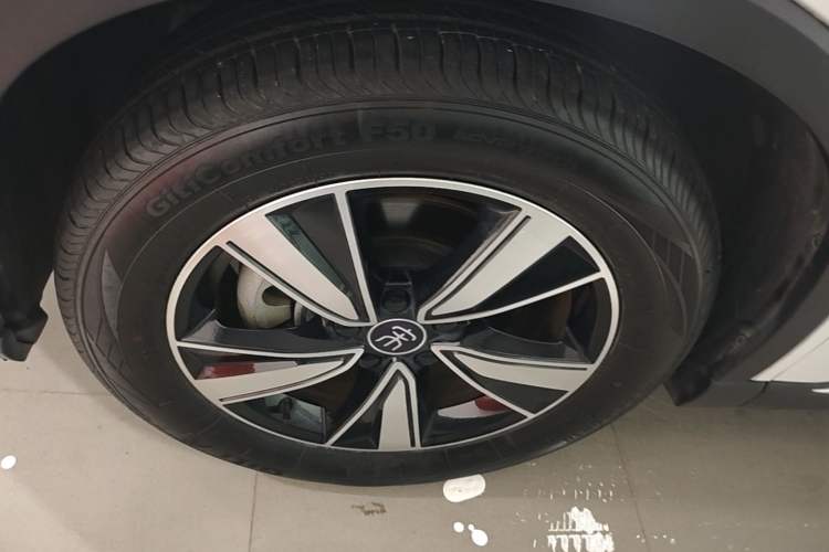 Used BYD Song Pro New Energy 2022 DM-i 110km Flagship Model Left Front Wheel Hub