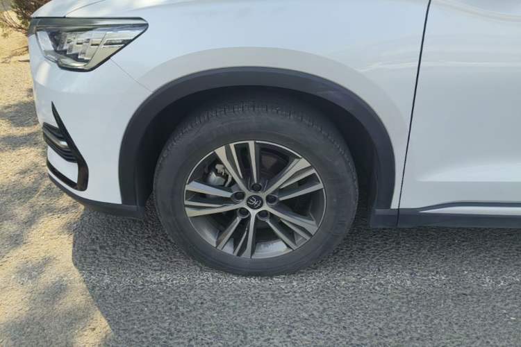 Used BYD Song Pro New Energy 2022 DM-i 51km Prestige Model Left Front Wheel Hub