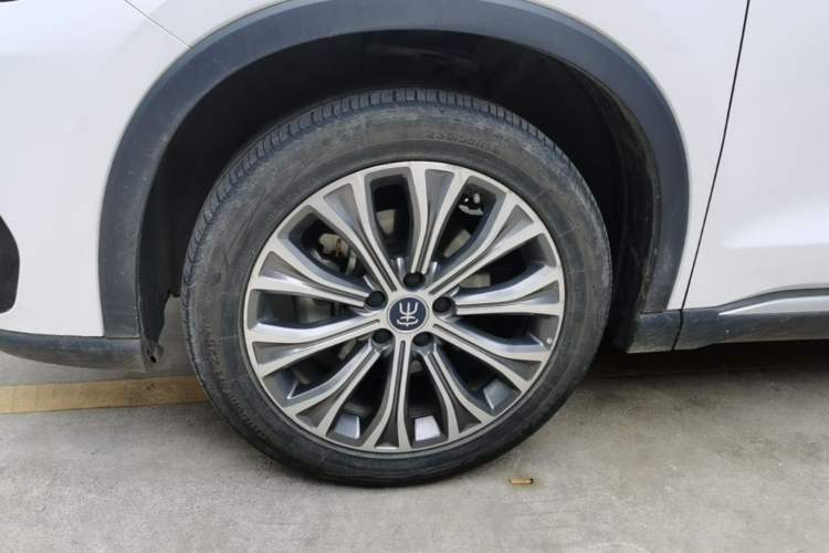 Used BYD Song Pro New Energy 2022 DM-i 110km Flagship Pro Model Left Front Wheel Hub