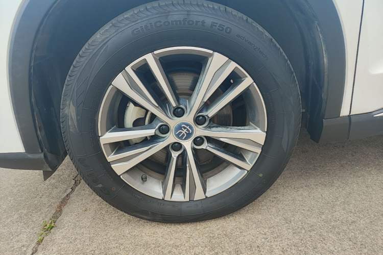 Used BYD Song Pro New Energy 2022 DM-i 51km Prestige Model Left Front Wheel Hub