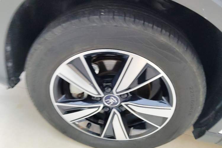 Used BYD Song Pro New Energy 2022 DM-i 51km Prestige Model Left Front Wheel Hub