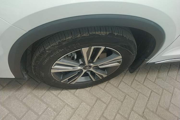 Used BYD Song Pro New Energy 2022 DM-i 51km Prestige Model Left Front Wheel Hub