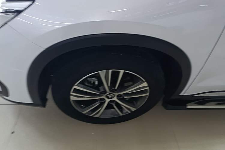 Used BYD Song Pro New Energy 2022 DM-i 51km Prestige Model Left Front Wheel Hub