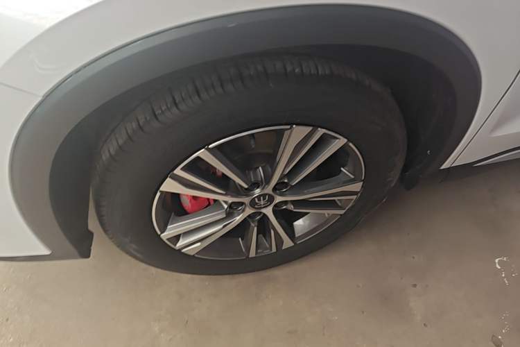 Used BYD Song Pro New Energy 2022 DM-i 51km Prestige Model Left Front Wheel Hub