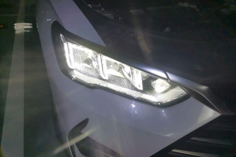 Used BYD Song Pro New Energy 2022 DM-i 110km Flagship Pro Model Right Front Headlight