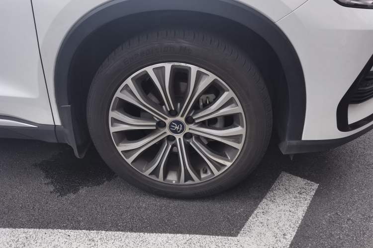 Used BYD Song Pro New Energy 2022 DM-i 110km Flagship Pro Model Right Front Wheel Hub