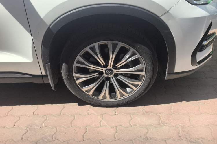 Used BYD Song Pro New Energy 2022 DM-i 110km Flagship Pro Model Right Front Wheel Hub