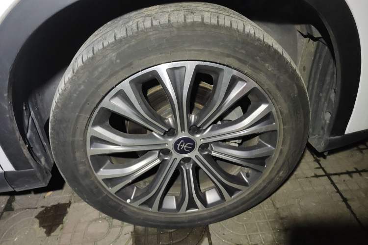 Used BYD Song Pro New Energy 2022 DM-i 110km Flagship Pro Model Right Front Wheel Hub