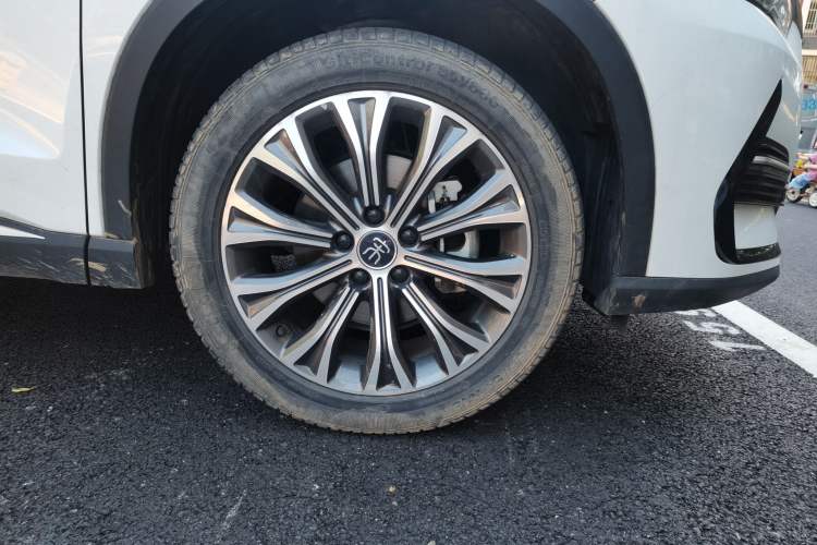 Used BYD Song Pro New Energy 2022 DM-i 110km Flagship Pro Model Right Front Wheel Hub