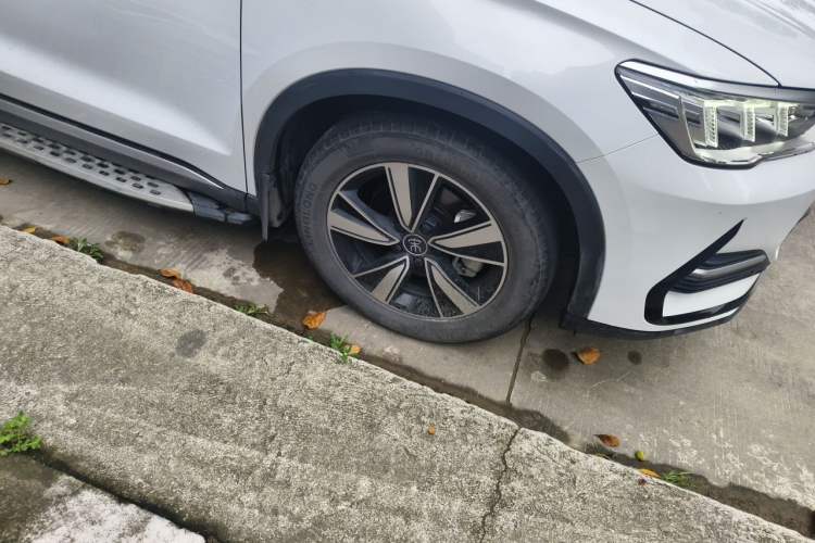 Used BYD Song Pro New Energy 2022 DM-i 110km Flagship Model Right Front Wheel Hub