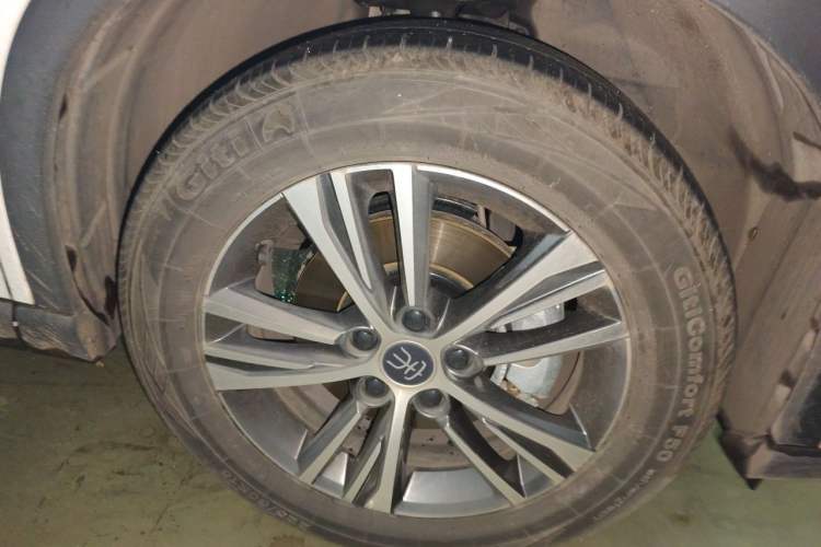 Used BYD Song Pro New Energy 2022 DM-i 51km Luxury Model Right Front Wheel Hub