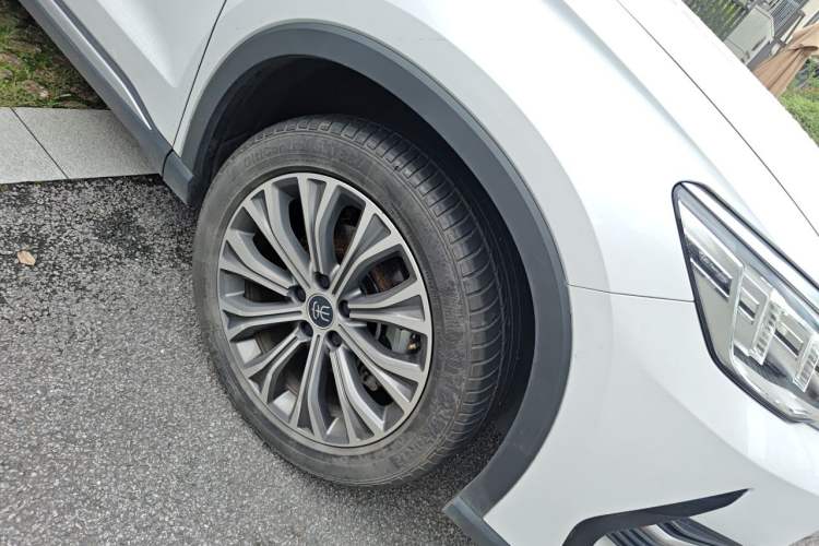Used BYD Song Pro New Energy 2022 DM-i 110km Flagship Pro Model Right Front Wheel Hub