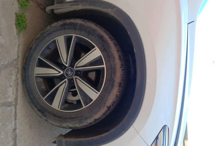 Used BYD Song Pro New Energy 2022 DM-i 110km Flagship Model Right Front Wheel Hub