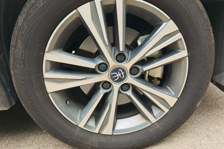 Used BYD Song Pro New Energy 2022 DM-i 51km Prestige Model Right Front Wheel Hub