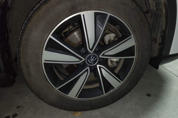 Used BYD Song Pro New Energy 2022 DM-i 110km Flagship Model Right Front Wheel Hub