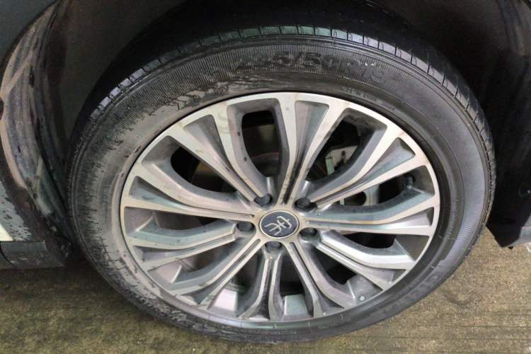 Used BYD Song Pro New Energy 2022 DM-i 110km Flagship Pro Model Right Front Wheel Hub