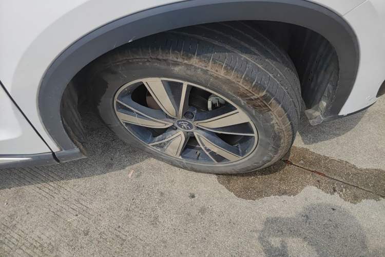 Used BYD Song Pro New Energy 2022 DM-i 110km Flagship Model Right Front Wheel Hub