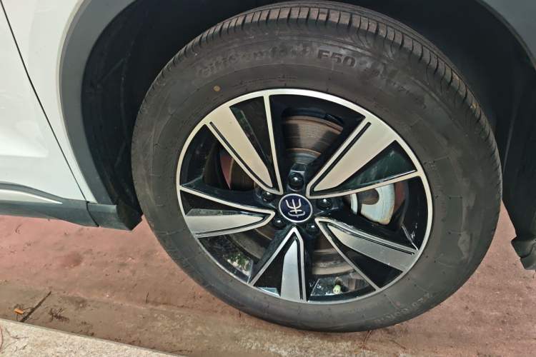 Used BYD Song Pro New Energy 2022 DM-i 110km Flagship Model Right Front Wheel Hub
