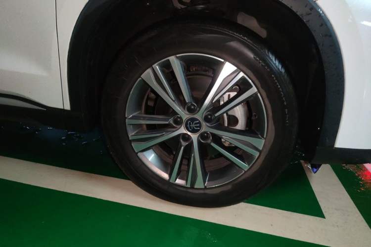 Used BYD Song Pro New Energy 2022 DM-i 51km Prestige Model Right Front Wheel Hub