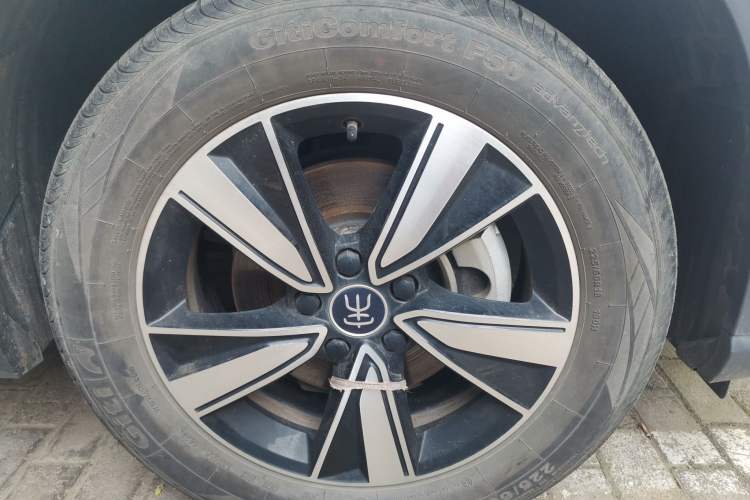 Used BYD Song Pro New Energy 2022 DM-i 110km Flagship Model Right Front Wheel Hub