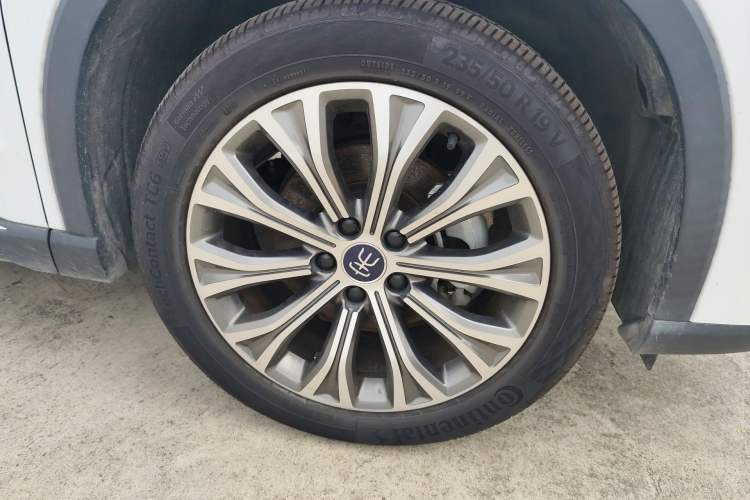 Used BYD Song Pro New Energy 2022 DM-i 110km Flagship Pro Model Right Front Wheel Hub