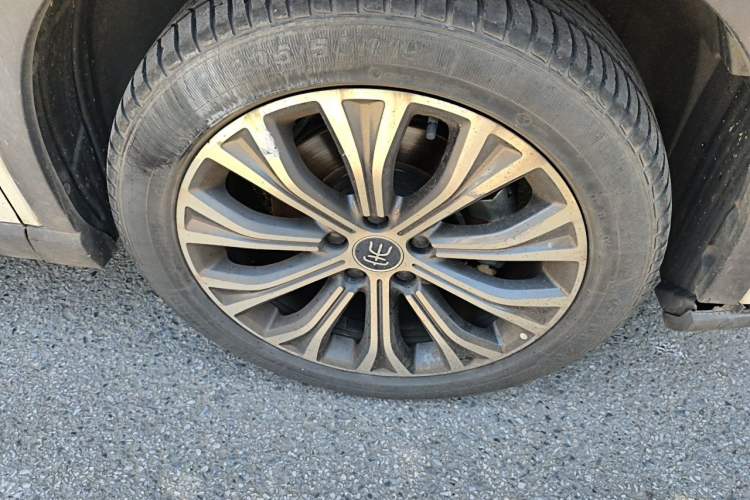 Used BYD Song Pro New Energy 2022 DM-i 110km Flagship Pro Model Right Front Wheel Hub