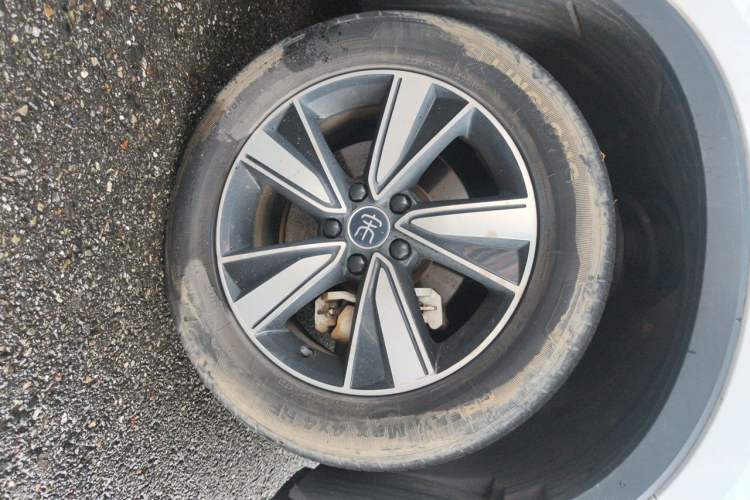 Used BYD Song Pro New Energy 2022 DM-i 51km Prestige Model Right Front Wheel Hub