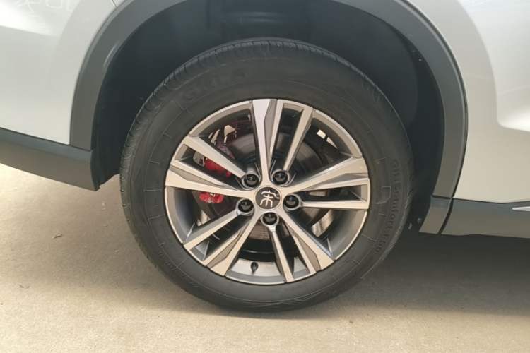 Used BYD Song Pro New Energy 2022 DM-i 51km Prestige Model Right Rear Wheel Hub