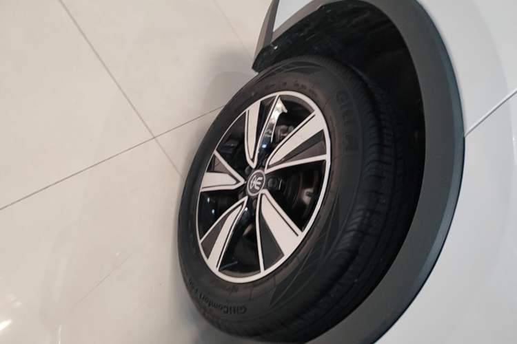 Used BYD Song Pro New Energy 2022 DM-i 51km Prestige Model Right Rear Wheel Hub
