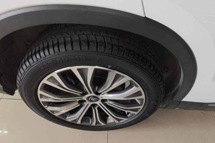 Used BYD Song Pro New Energy 2022 DM-i 110km Flagship Pro Model Right Rear Wheel Hub