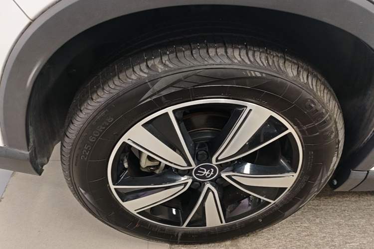 Used BYD Song Pro New Energy 2022 DM-i 110km Flagship Model Right Rear Wheel Hub