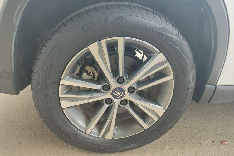Used BYD Song Pro New Energy 2022 DM-i 51km Prestige Model Right Rear Wheel Hub