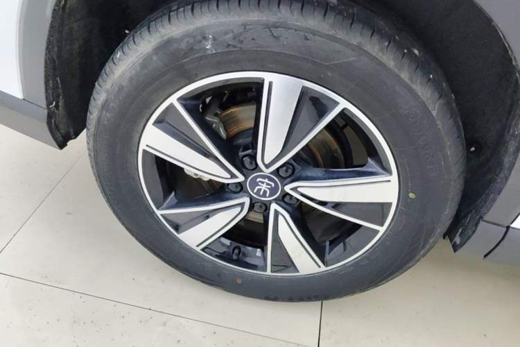 Used BYD Song Pro New Energy 2022 DM-i 51km Prestige Model Right Rear Wheel Hub